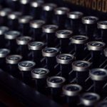 black and gray Underwood typewriter closeup photography